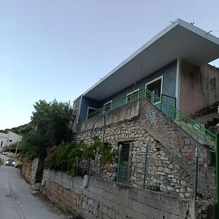 Aranit Villa's Villa Sarandë